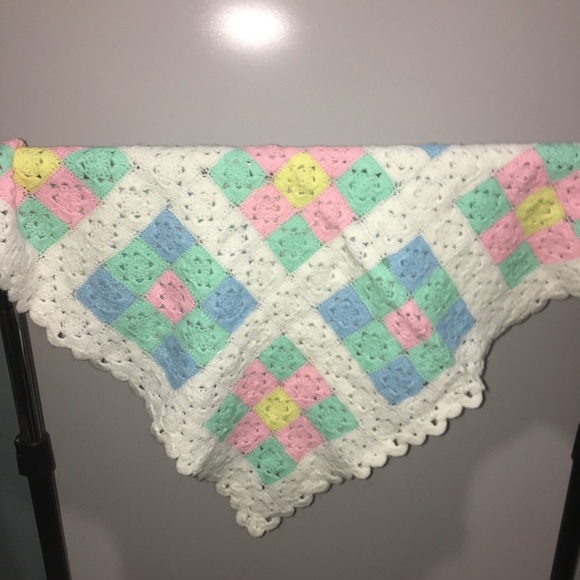 NEW Homemade lightweight baby blanket white pastel - Picture 4 of 5